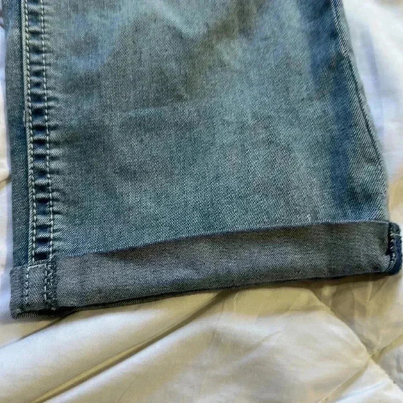 Vanity distressed light wash cropped jeans size 31 - Picture 3 of 6